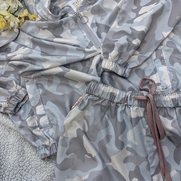 Camo Hooded Top w/ matching Shorts - Picture 5 of 7